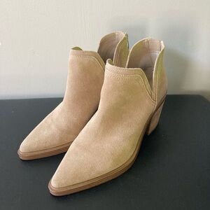 Beautiful, barely-worn Vince Camuto booties.